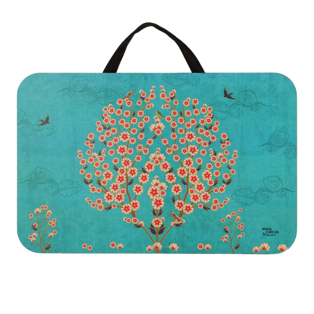 Beryl Boutonniere Lap Trays