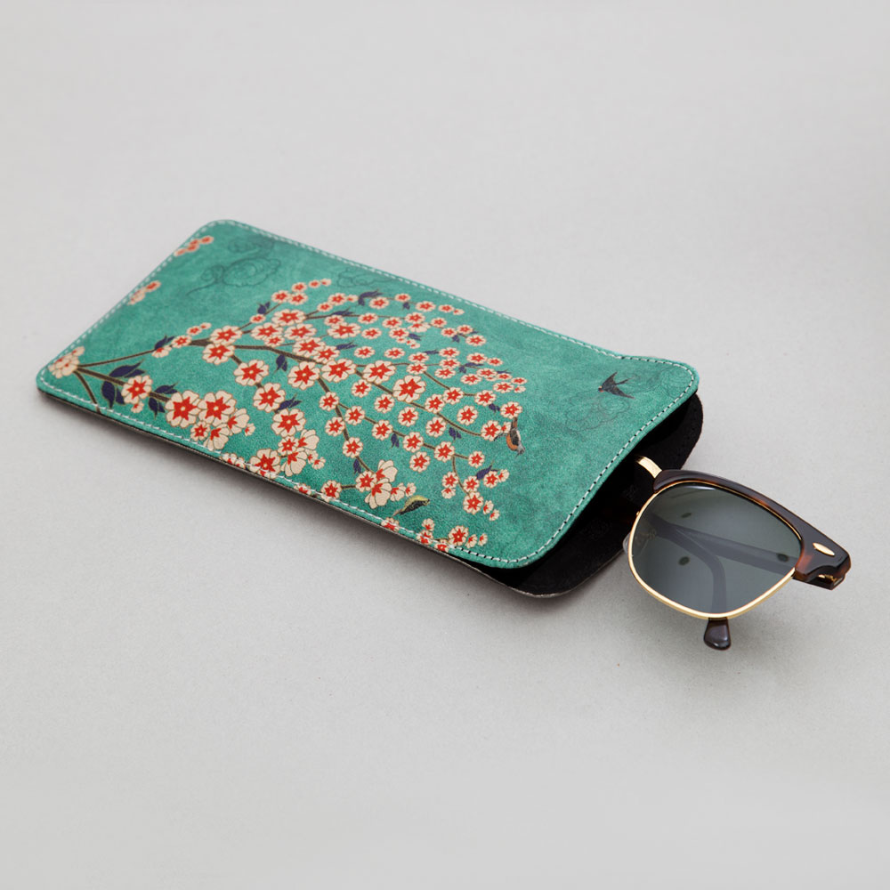 Beryl Boutonniere Spectacle Case